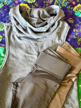 Carbon 38 leggings/ VSX tank